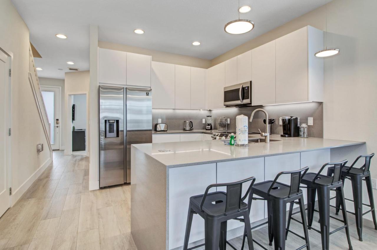 Modern Townhouse Near Disney With Heated Pool 올랜도 외부 사진