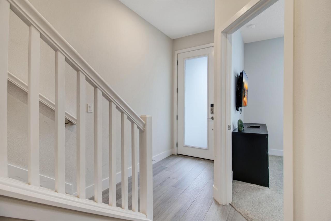 Modern Townhouse Near Disney With Heated Pool 올랜도 외부 사진