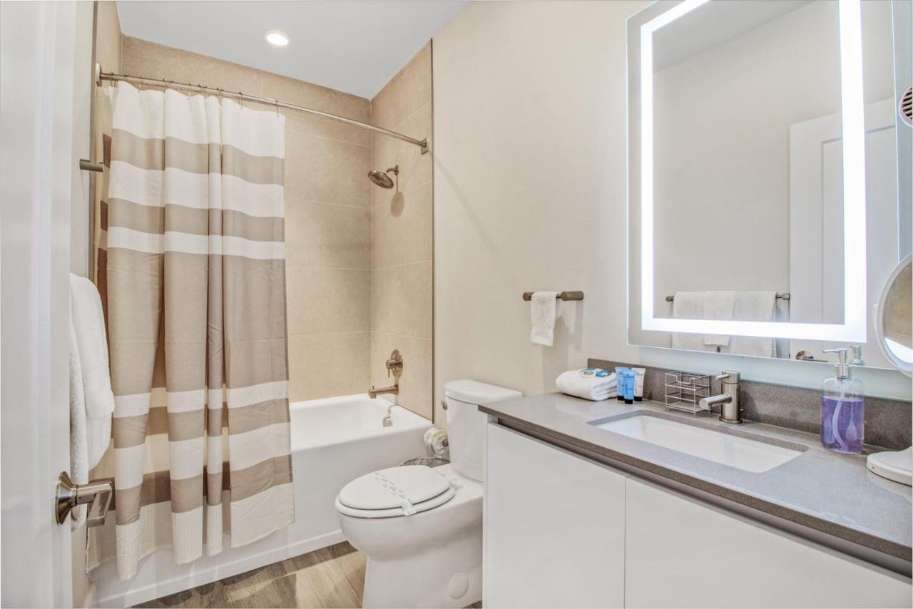 Modern Townhouse Near Disney With Heated Pool 올랜도 외부 사진