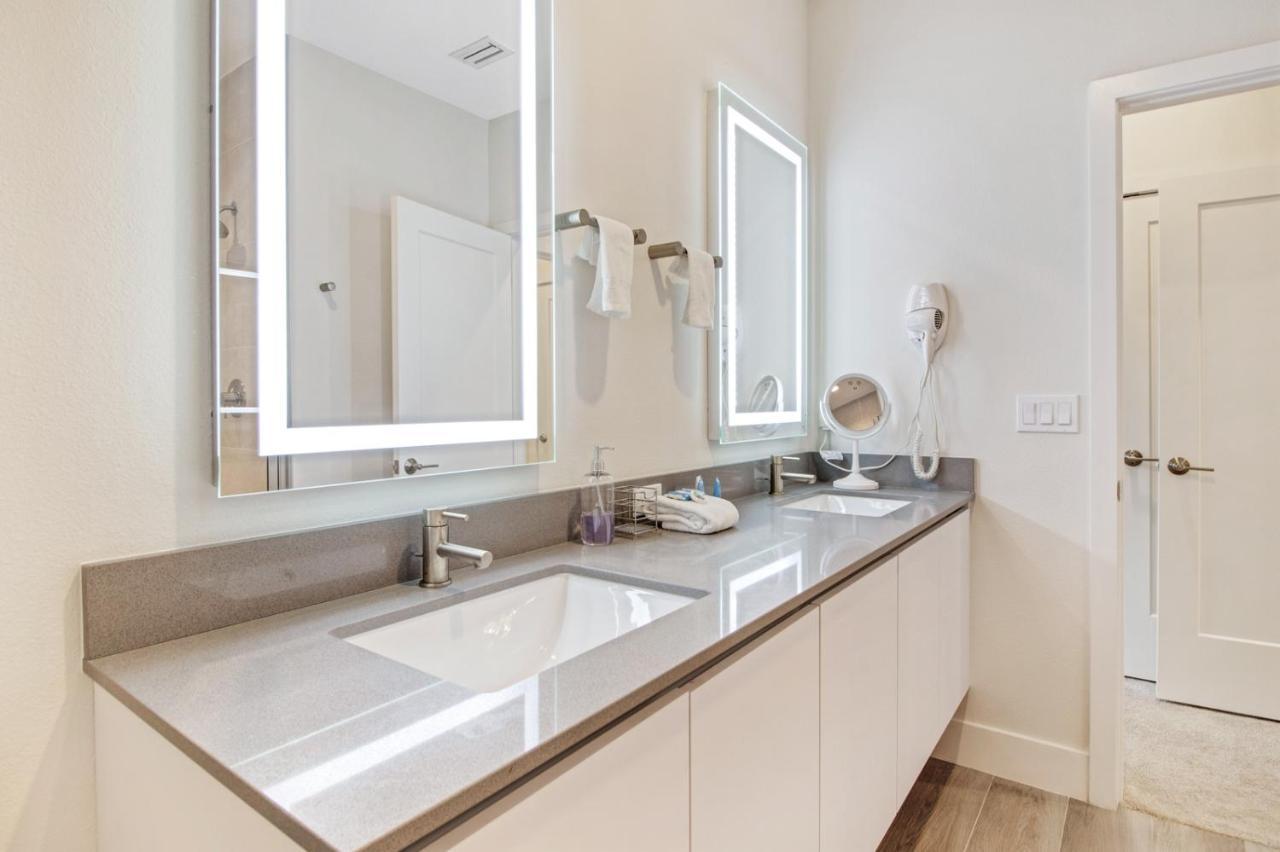 Modern Townhouse Near Disney With Heated Pool 올랜도 외부 사진