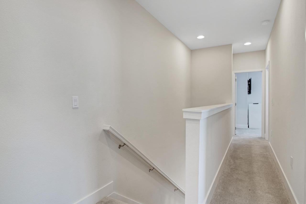 Modern Townhouse Near Disney With Heated Pool 올랜도 외부 사진