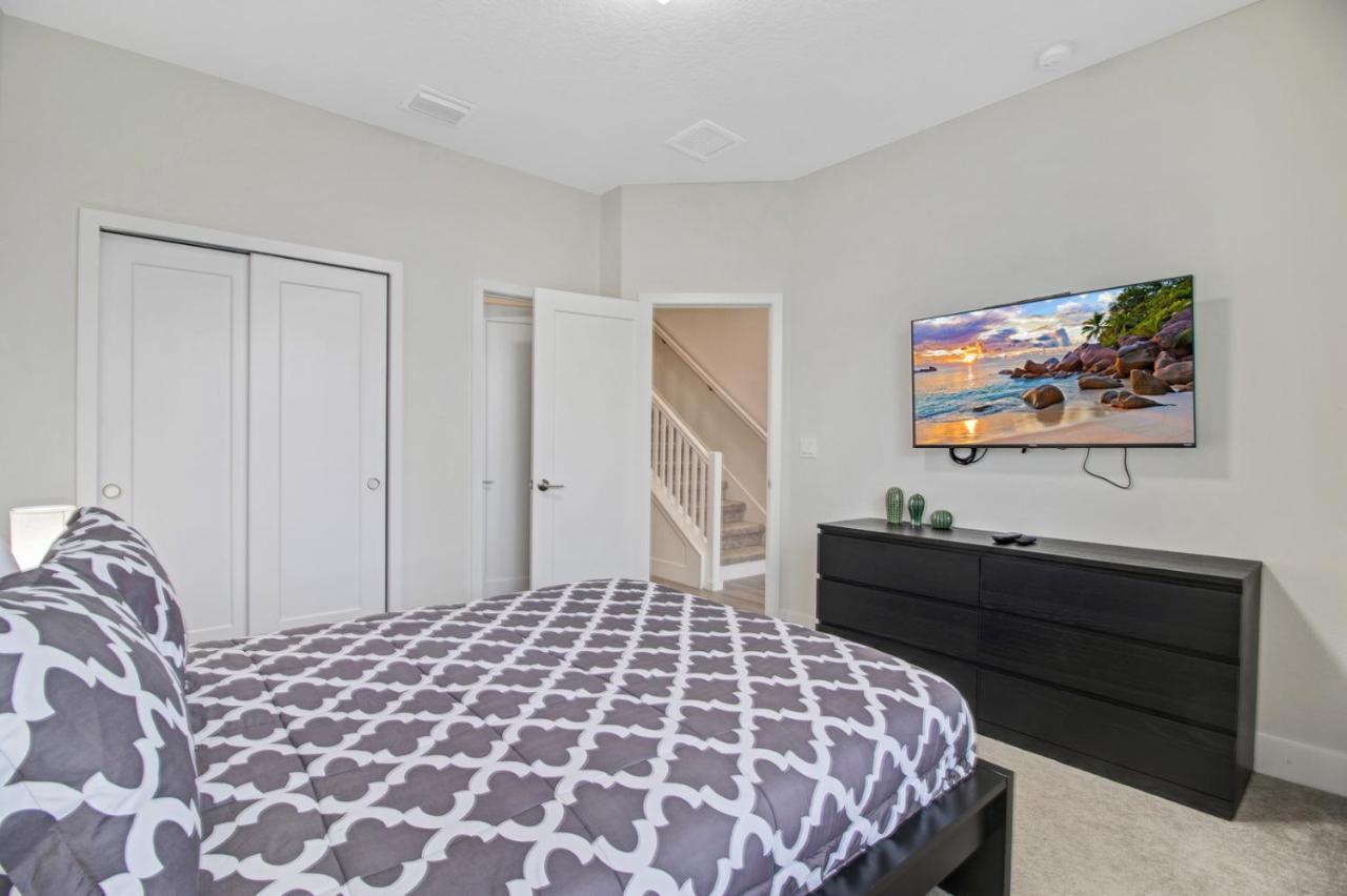Modern Townhouse Near Disney With Heated Pool 올랜도 외부 사진